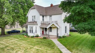 102 E Walnut St, Chalmers, IN 47929