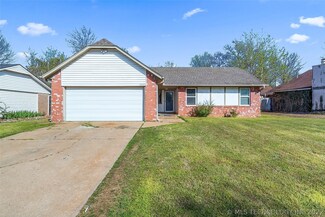 5003 Redbud Dr, Sand Springs, OK 74063
