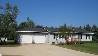 5376 45 1 2 Rd, Cadillac, MI 49601