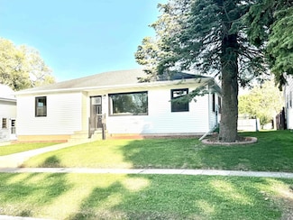 106 Sycamore St, La Porte City, IA 50651