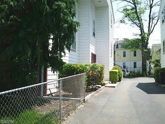 208 N Park St, East Orange, NJ 07017