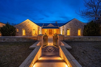 705 W Creek St, Fredericksburg, TX 78624