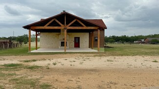 7274 Fm 327, Elmendorf, TX 78112