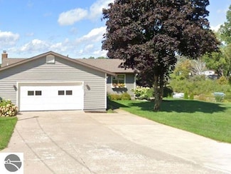 5150 Highland Dr, Traverse City, MI 49685