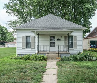 207 N Pine St, Villa Grove, IL 61956