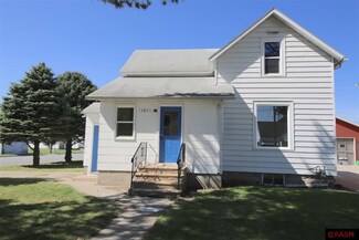 121 4th St S, Gaylord, MN 55334