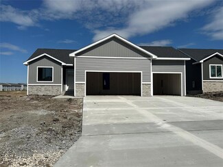 935 11th St, Waukee, IA 50263