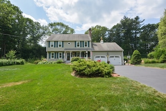 2 Crestview Dr, Mendon, MA 01756