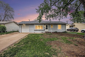 7504 Valley Rd, La Vista, NE 68128