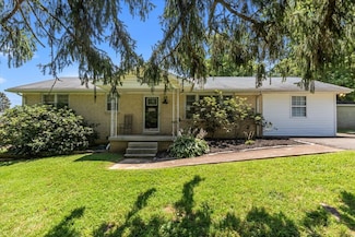 1109 N Charlotte St, Dickson, TN 37055