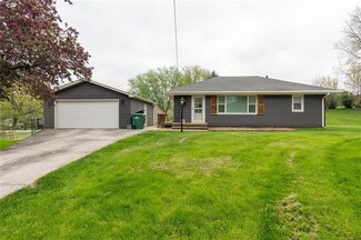 220 Valley Dr, Carlisle, IA 50047