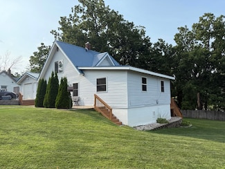 300 W Main St, Montfort, WI 53569