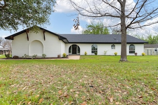 209 Roaring Springs Dr, Joshua, TX 76058