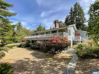 1702 Milwaukee Dr, Port Angeles, WA 98363