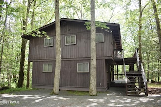 131 Basswood Dr, Hawley, PA 18428