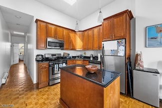 550 2nd St Unit 4, Hoboken, NJ 07030