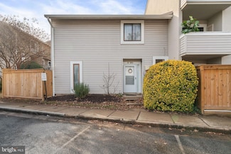 5760 Village Green Dr Unit 9/5760, Alexandria, VA 22309