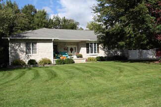 606 Stanwood Dr, Decorah, IA 52101