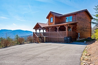 2456 Hackberry Dr, Sevierville, TN 37862