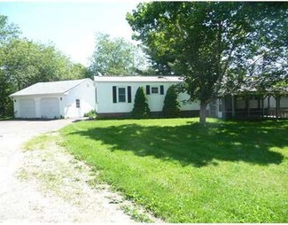 13 Friendship Ln, Farmingdale, ME 04344