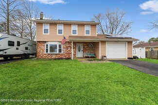 402 6th St, Waretown, NJ 08758