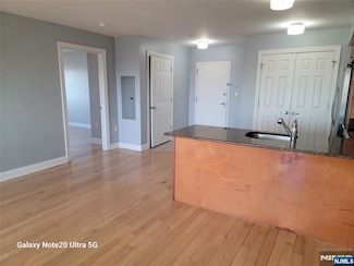 411 E Brinkerhoff Ave Unit 211, Palisades Park, NJ 07650