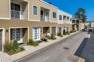 1388 Gray Dr Unit 10, Traverse City, MI 49684