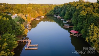 324 Bridgewater Ln, Mooresville, NC 28117