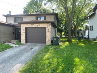 13 S Grove St, Carpentersville, IL 60110