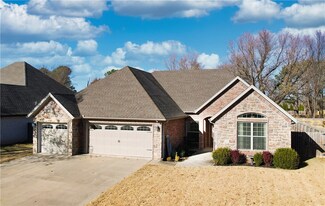 4411 W Meadow Oaks Dr, Rogers, AR 72758