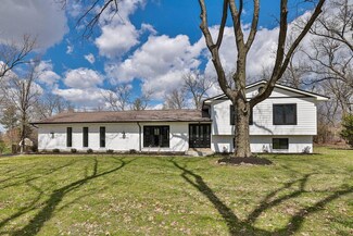 4464 Classic Dr, Blue Ash, OH 45241