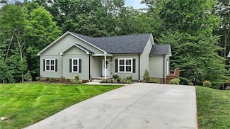 1206 Deerfield Dr, Reidsville, NC 27320