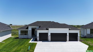 5721 N 195th St, Elkhorn, NE 68022