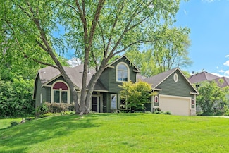 1392 Michelle Dr, Saint Paul, MN 55123