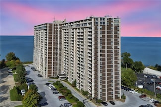 12900 Lake Ave Unit 828, Lakewood, OH 44107