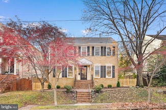 34 N Garfield St, Arlington, VA 22201