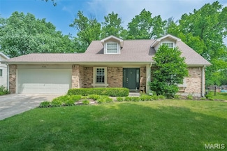 693 Woodrun Ct, Ballwin, MO 63021