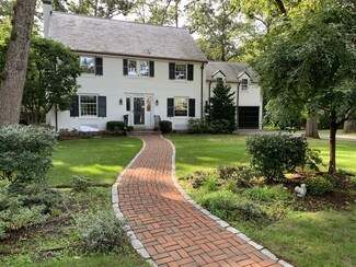 28 Boulder Rd, Wellesley Hills, MA 02481