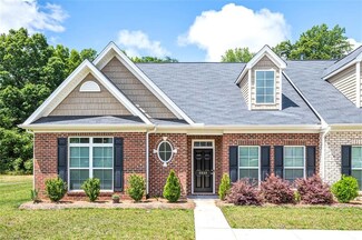 5840 Crestlawn Ct, Pfafftown, NC 27040