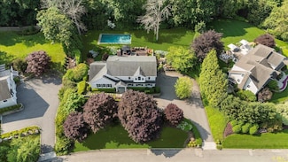 6 Halyard Ct, Cold Spring Harbor, NY 11724