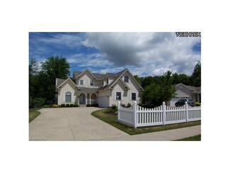 1217 Shady Lakes Dr, Kent, OH 44240