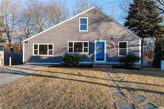 46 Hornbeam Dr, Cranston, RI 02921