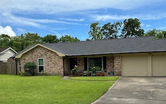 1205 Carmie St, Alvin, TX 77511