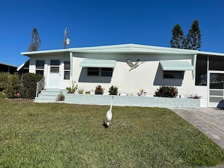 206 3rd St E, Nokomis, FL 34275