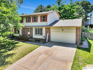 1701 Buckingham Dr, Lincoln, NE 68506
