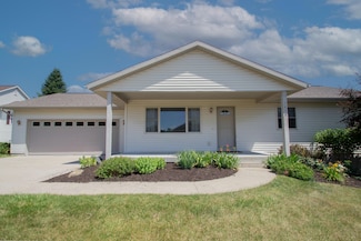 1420 Stoneridge Dr, Watertown, WI 53098