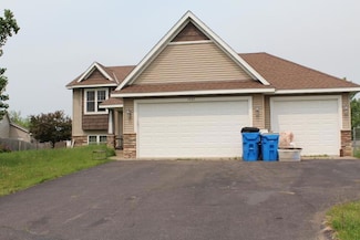 1027 Taft St S, Cambridge, MN 55008