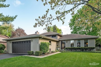 1066 Maple Ln, Batavia, IL 60510