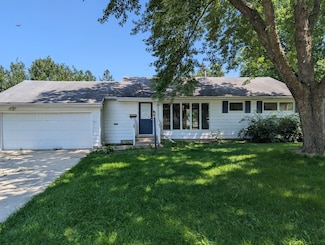 1331 S Demeter Dr, Freeport, IL 61032