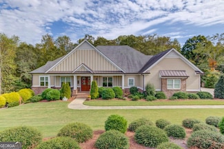 624 Skyland Dr, Hoschton, GA 30548